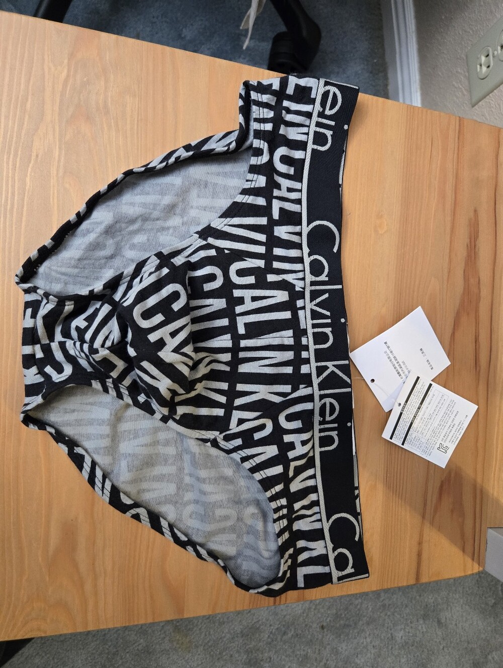 Calvin Klein Men Hip Brief Black & White Logo Underwear NWT Size M